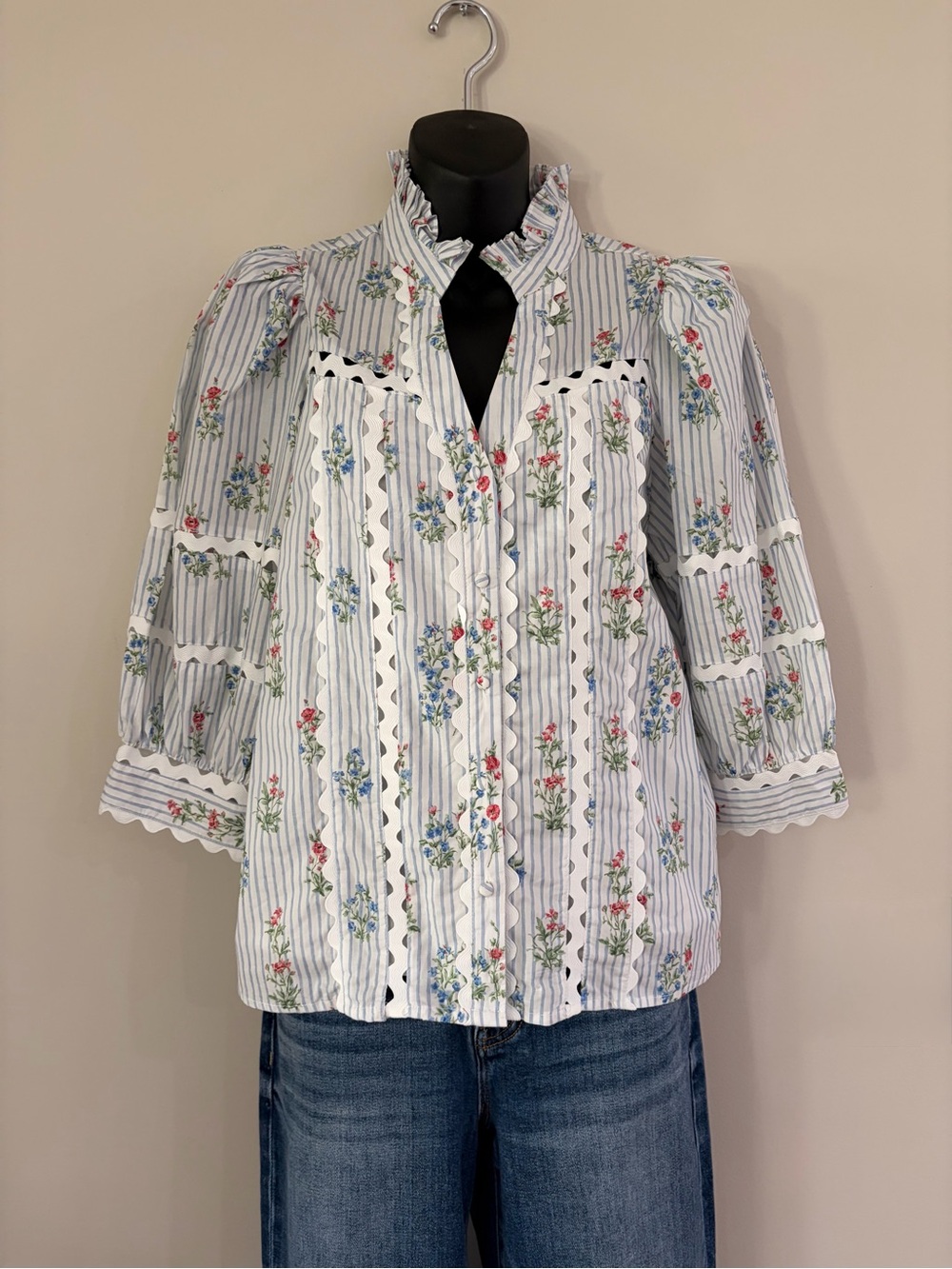 Floral Stripe Ruffle-Trim Women's Blouse - White/Blue by Entro